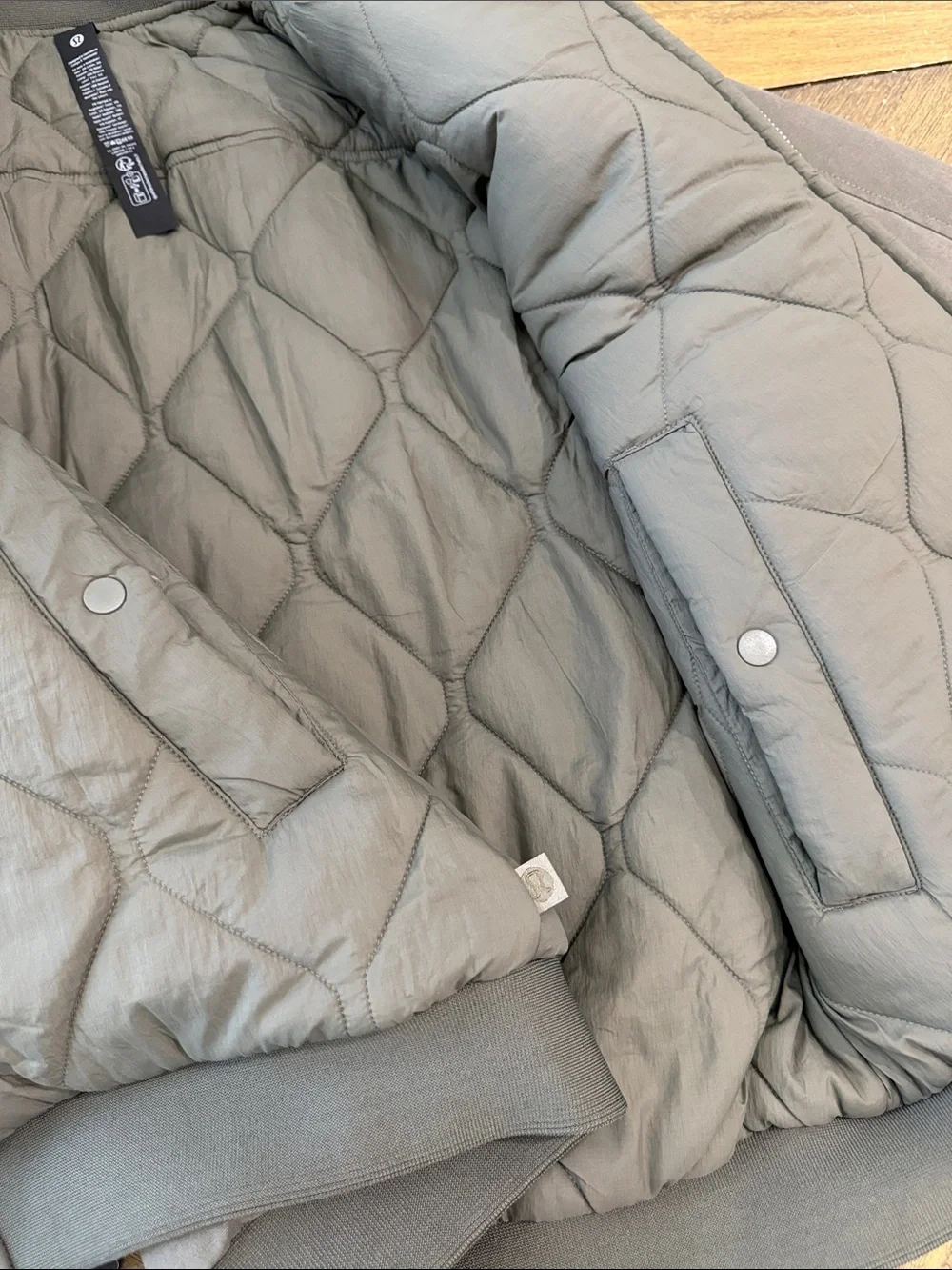 Lululemon NWT Reversible Insulated Bomber Olive Green Size XS MidWarmth Full Zip